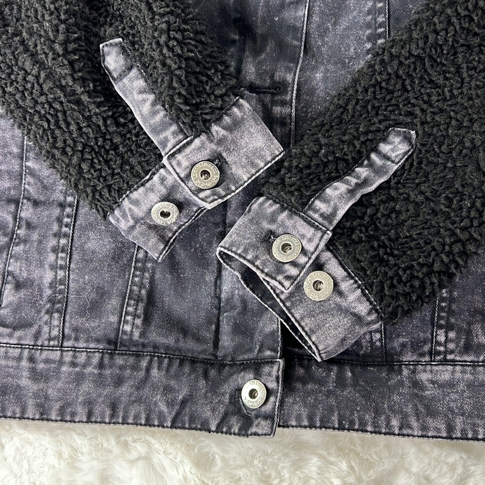 LEVIS Denim Sherpa Trucker Jacket Women SM Black Acid Wash Cotton Zip Up‎ Snap - Picture 13 of 17